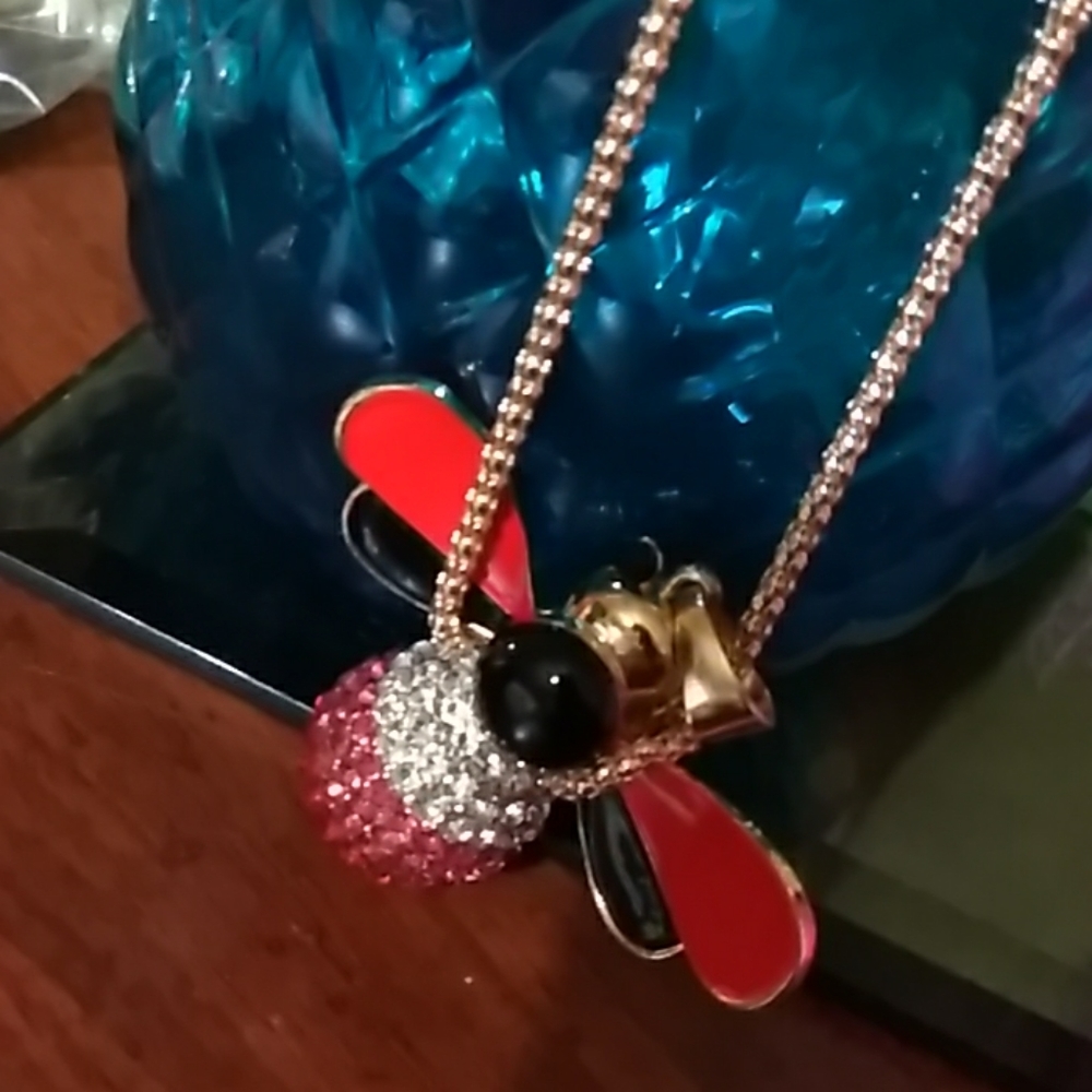 🆕 Betsy Johnson enamel crystal bee necklace